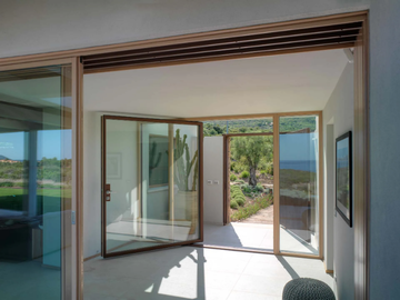 SKYLINE PIVOT - Wooden patio door by CARMINATI SERRAMENTI - view 3